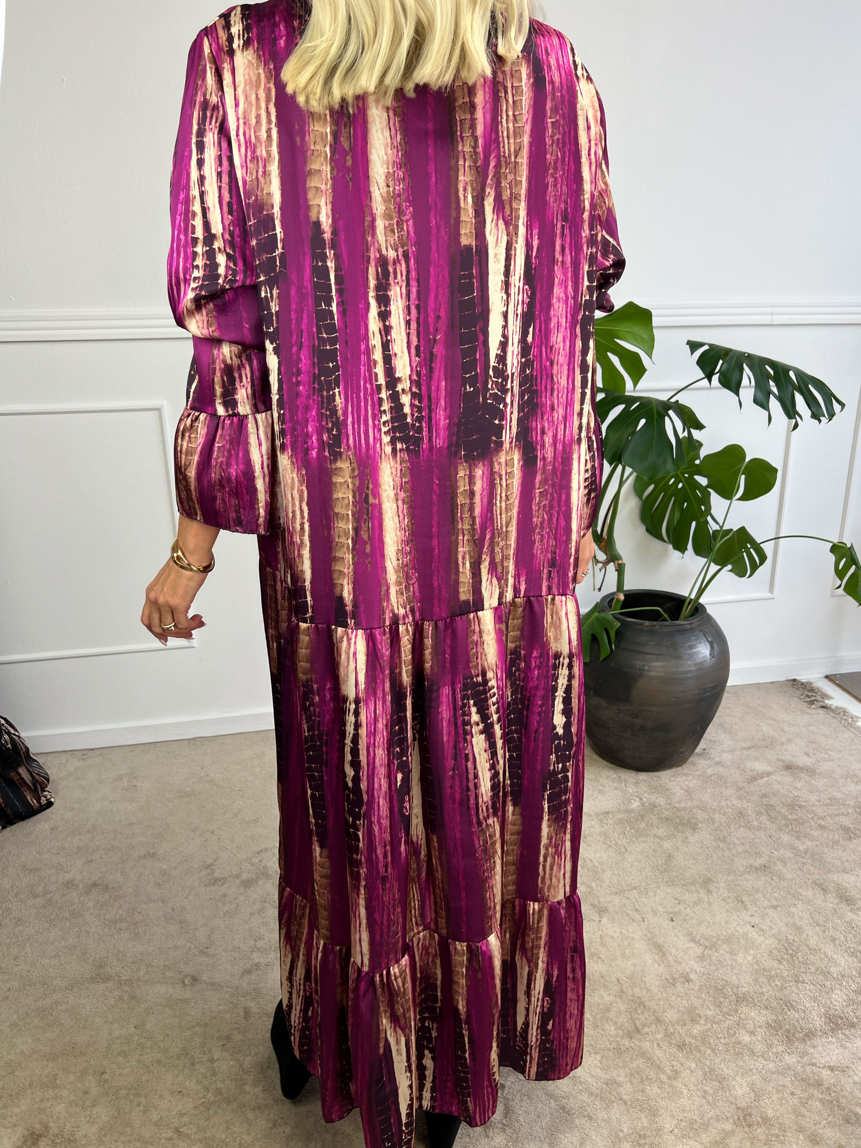 Flores - Lang mønstret lag på lag kjole i silkelook